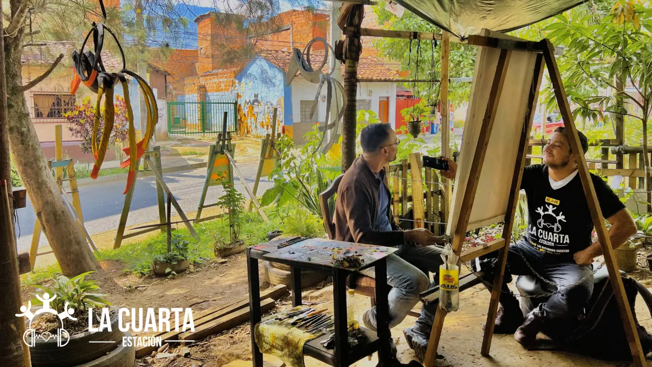 El Artista Migrante que Convirtió un Basurero en un Jardín de Arte en el Barrio Los Álamos de Aranjuez