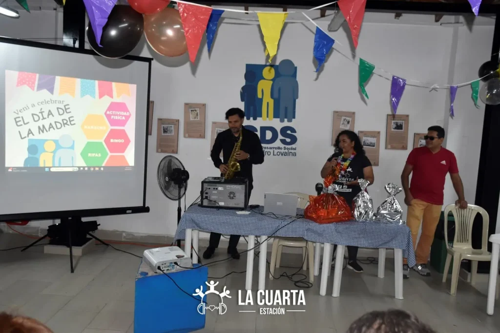 Una Noche para las Madres: Comunidad, Arte y Alegría en el CDS San Pedro Lovaina