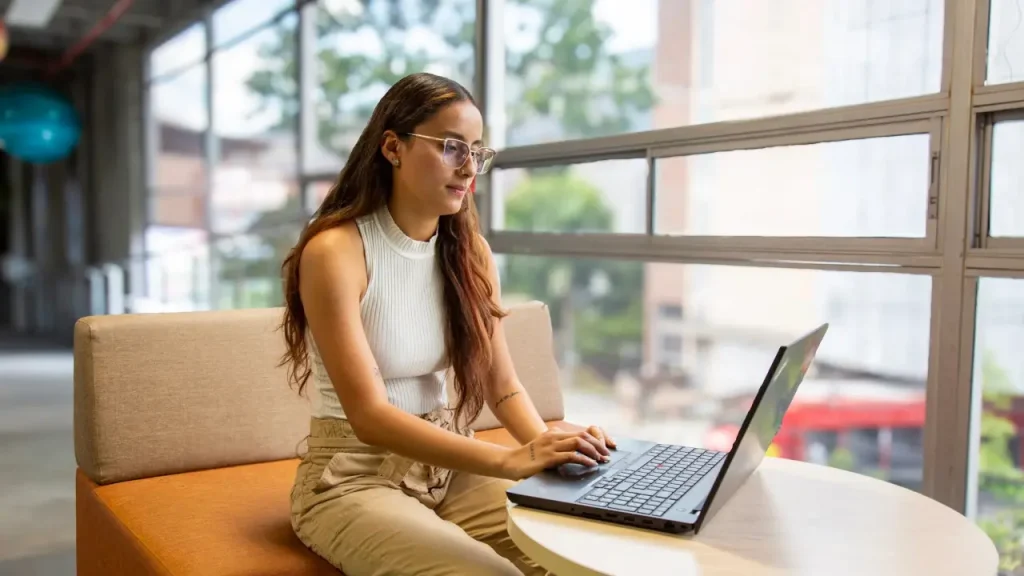 Hay 8.000 cupos para estudiar inglés, inteligencia artificial,diseño de videojuegos y otras habilidades digitales