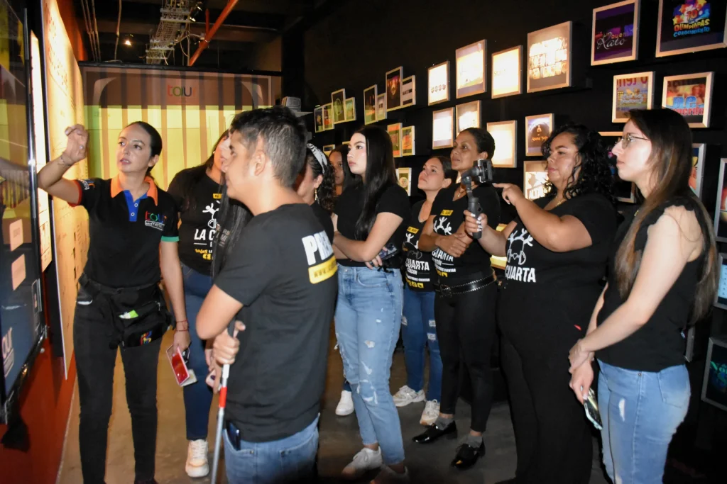 Un Viaje por la Comunicación