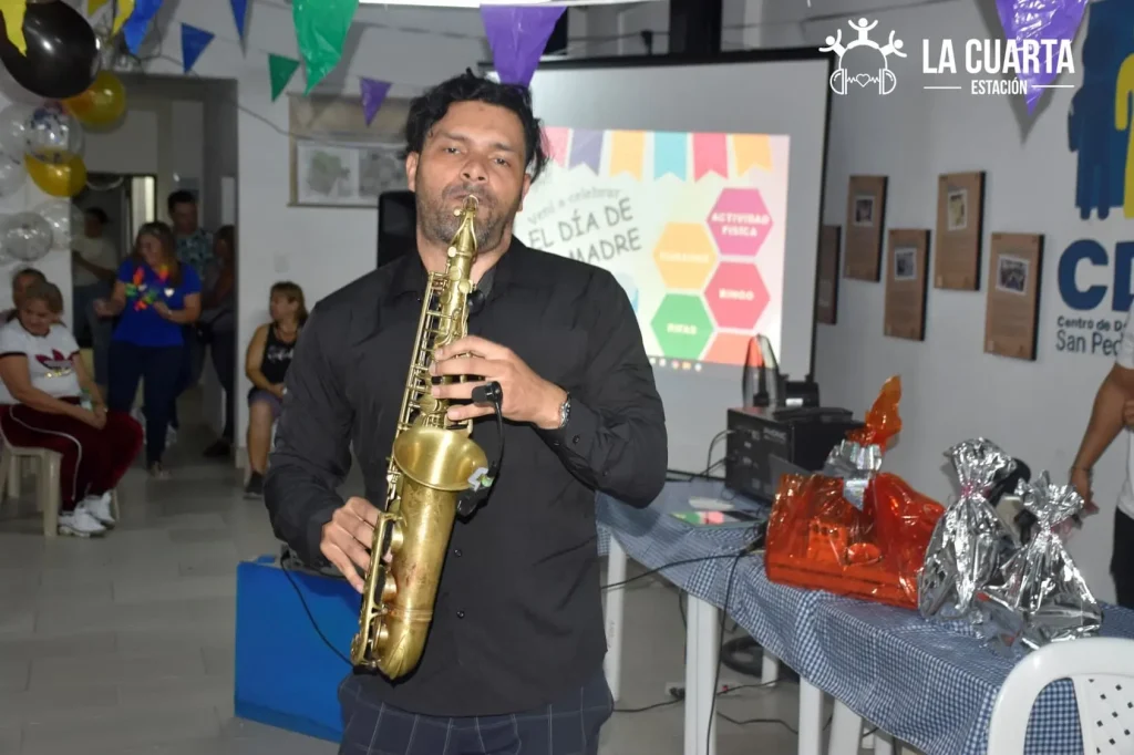 Una Noche para las Madres: Comunidad, Arte y Alegría en el CDS San Pedro Lovaina