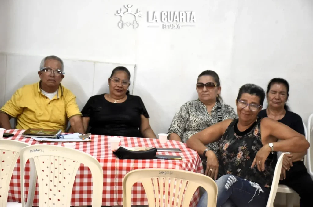 Un Homenaje con Sabor a Hogar: El Club de Vida Girasoles de Esperanza Celebró el Día de la Familia