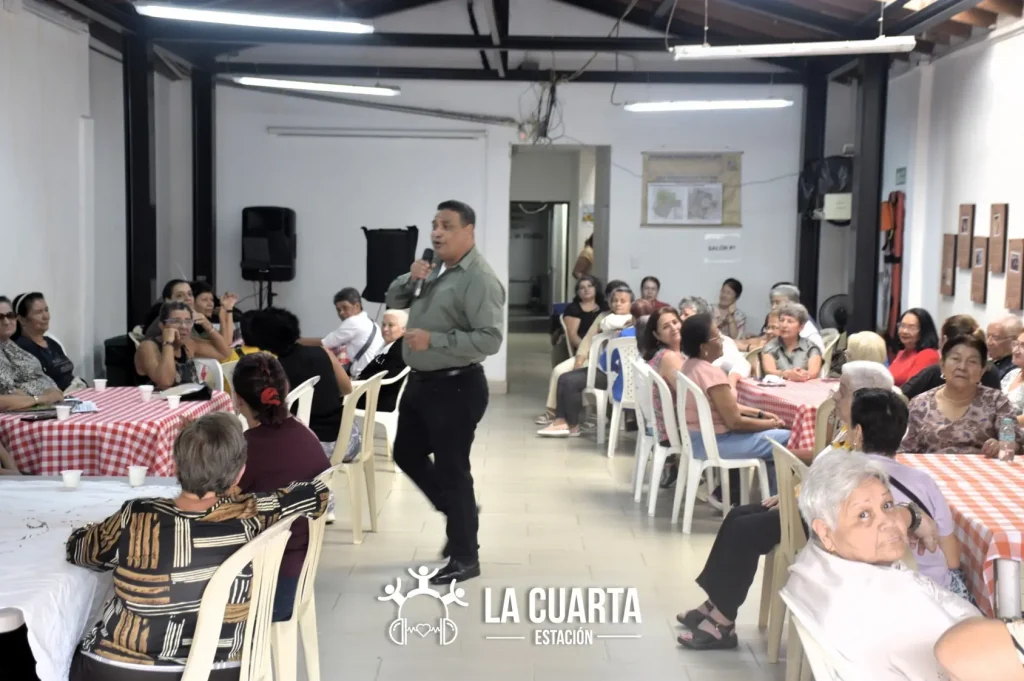 Un Homenaje con Sabor a Hogar: El Club de Vida Girasoles de Esperanza Celebró el Día de la Familia