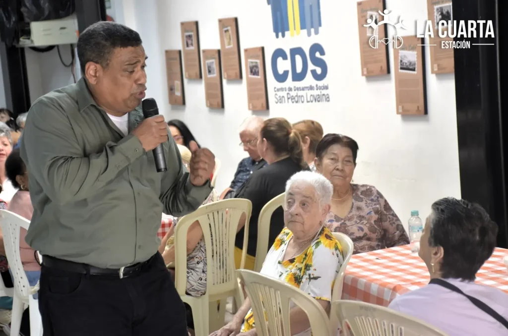 Un Homenaje con Sabor a Hogar: El Club de Vida Girasoles de Esperanza Celebró el Día de la Familia