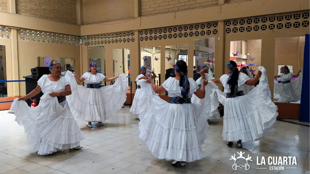 Enredando Saberes: Un Festival para la Juntanza de Mujeres en la Comuna 4