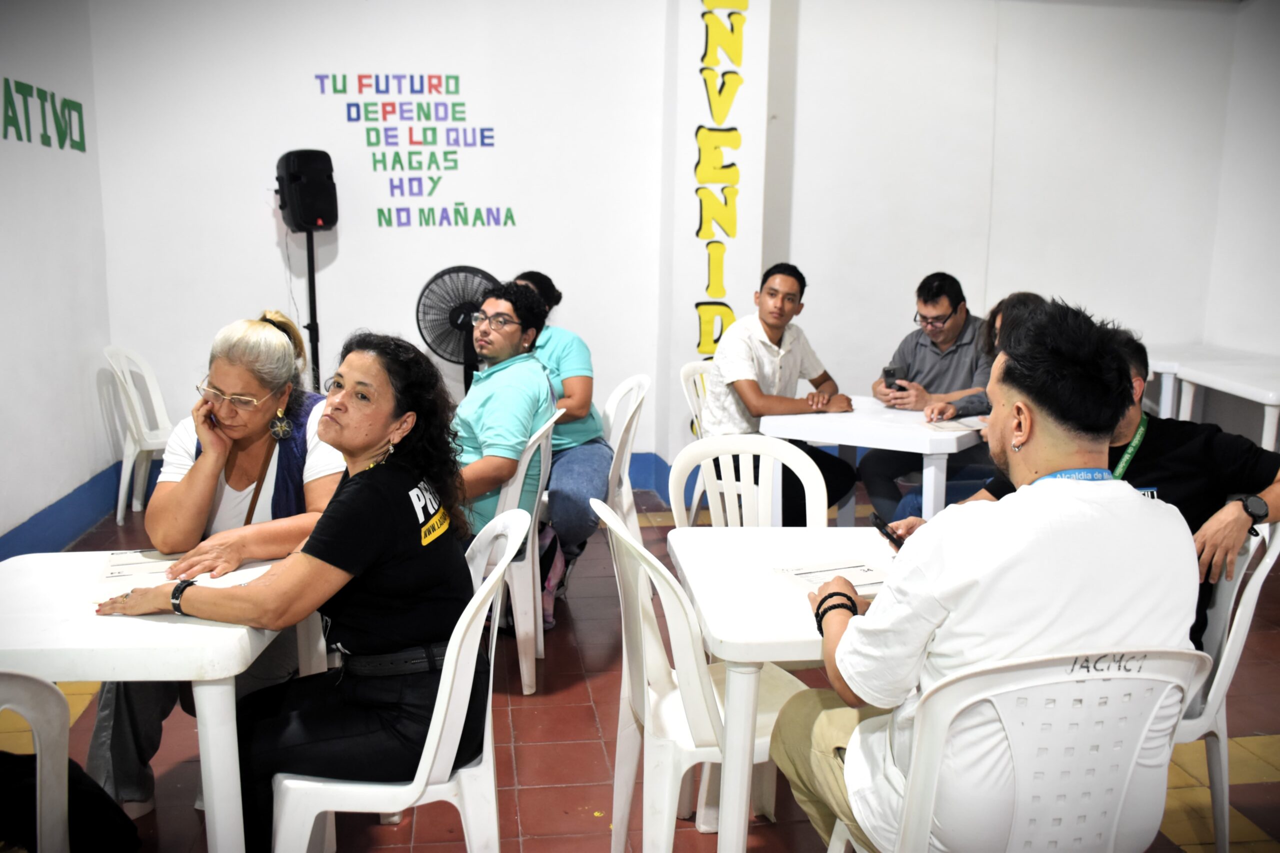 galeria-escuelalce-foto-grupal-escribiendo-historias