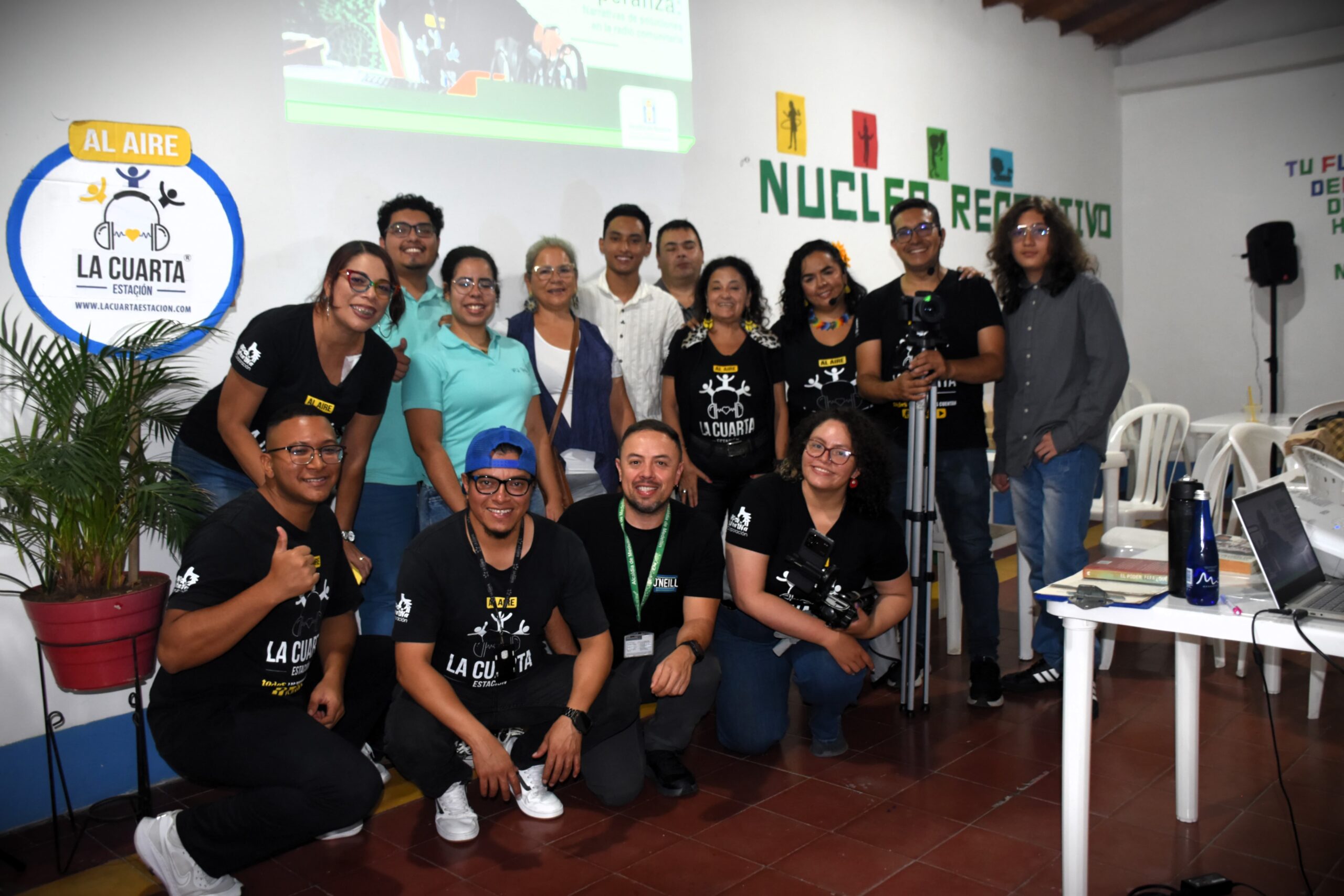 galeria-escuelalce-foto-grupal-taller-radio2